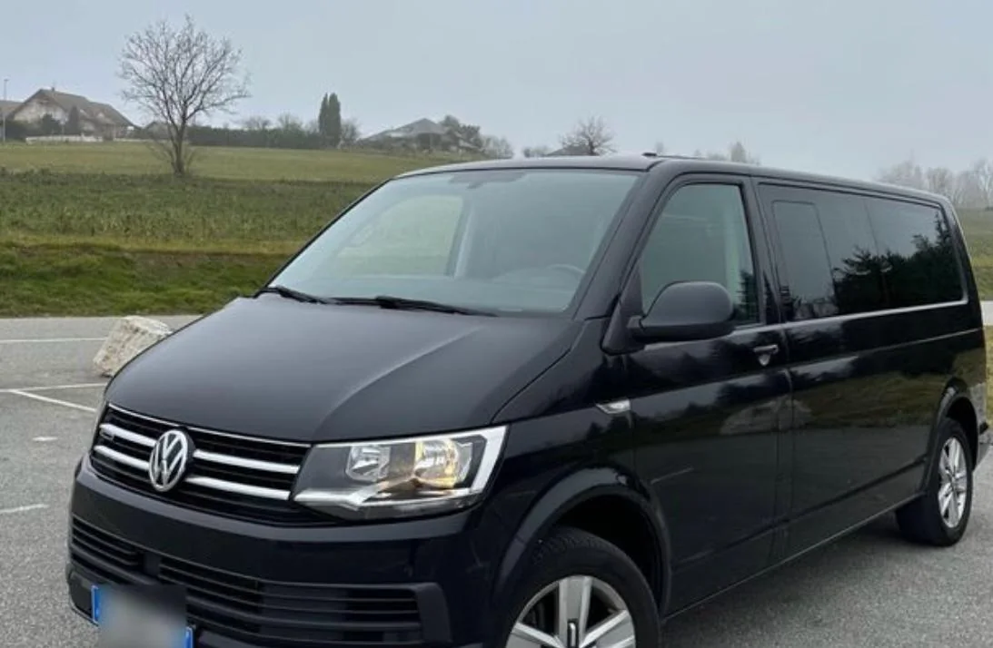 Véhicule noir KS CAR vu de côté